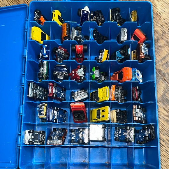 42 Assorted Die-Cast Toy Cars Set - Picture 1 of 3